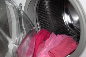 El lavado de la ropa con agua fría